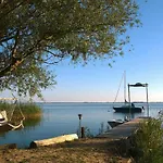 Ferienhaus Ferienhaus Mit Kamin Am Achterwasser In Luetow *